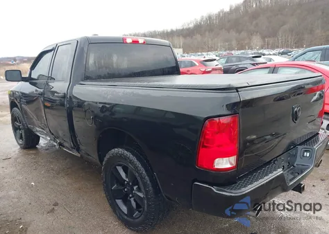 2019 Ram 1500 Classic Express 4X4 6'4 Box из США, поврежденный, VIN 1C6RR7FT1KS553424
